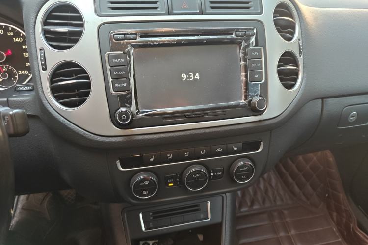 Used Volkswagen Tiguan 2015 1.8TSI Automatic Two-Wheel Drive Comfort Edition Audio And AC Panel