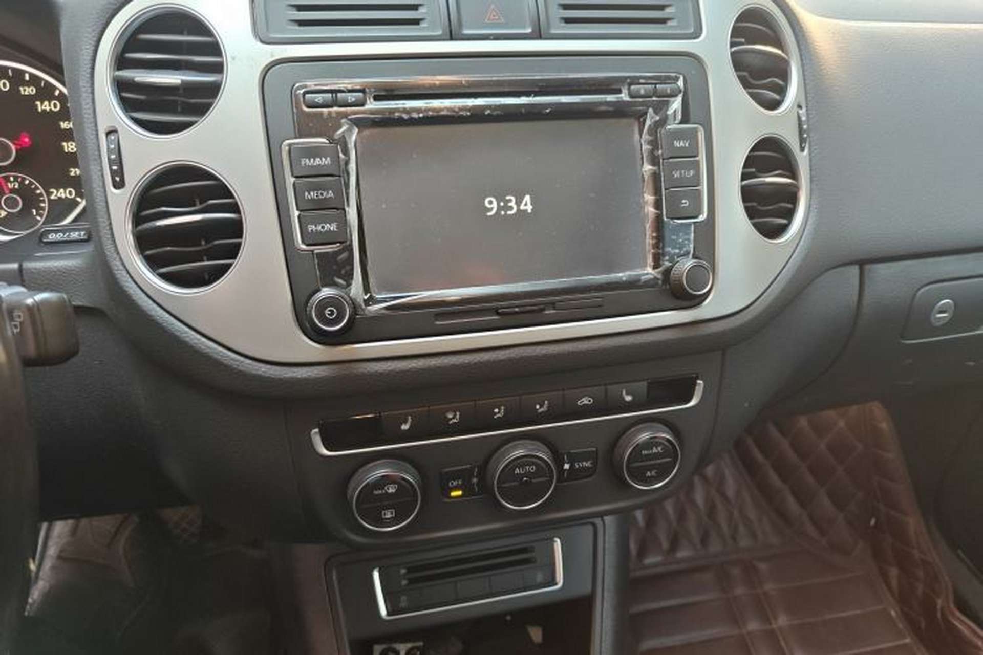 Used Volkswagen Tiguan 2015 1.8TSI Automatic Two-Wheel Drive Comfort Edition Audio And AC Panel