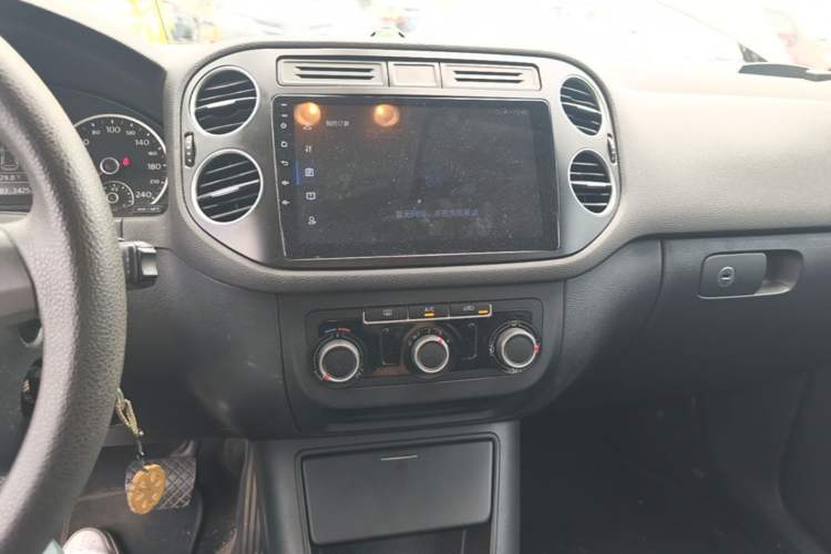 Used Volkswagen Tiguan 2015 1.8TSI Automatic Two-Wheel Drive Trend Edition Audio And AC Panel