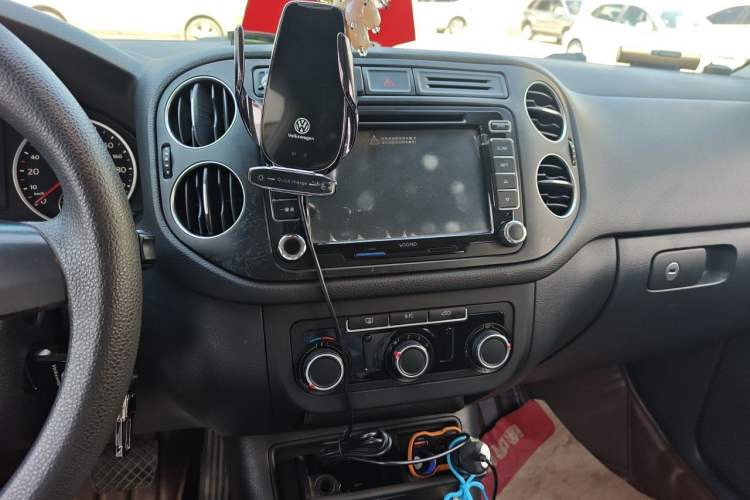 Used Volkswagen Tiguan 2015 1.8TSI Automatic Two-Wheel Drive Trend Edition Audio And AC Panel