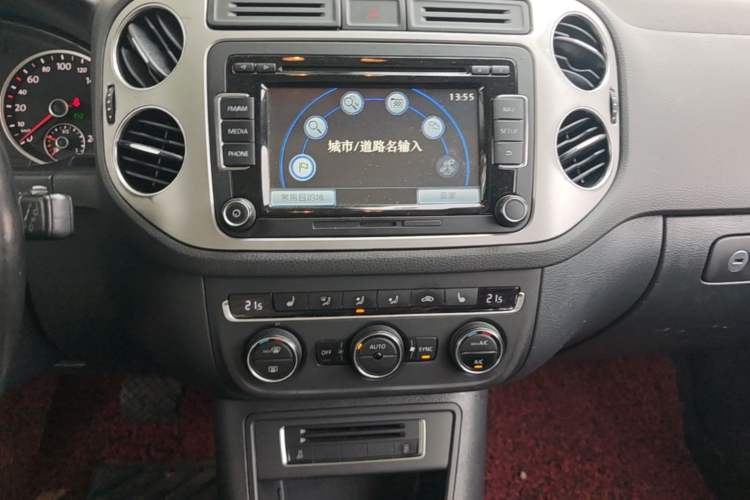 Used Volkswagen Tiguan 2015 1.8TSI Automatic Two-Wheel Drive Luxury Model Audio And AC Panel