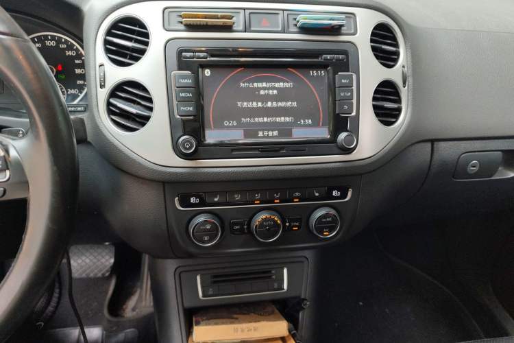 Used Volkswagen Tiguan 2015 1.8TSI Automatic Two-Wheel Drive Luxury Model Audio And AC Panel