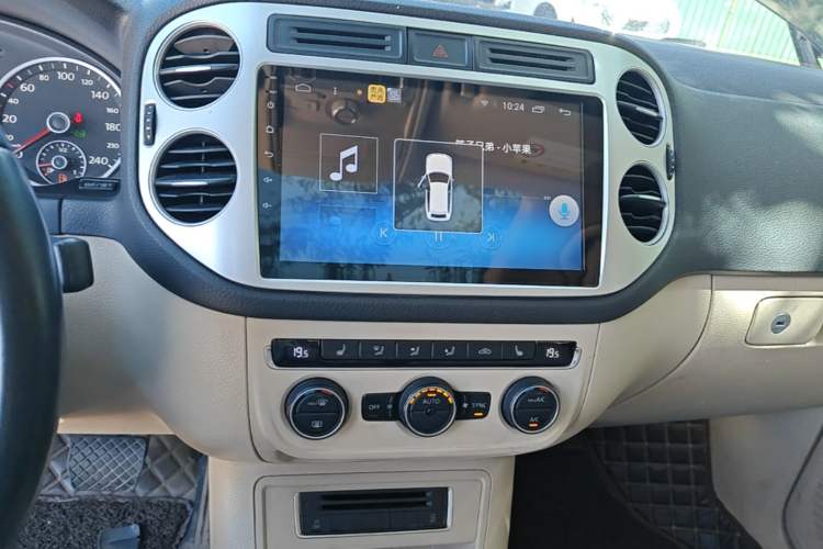 Used Volkswagen Tiguan 2015 1.8TSI Automatic Two-Wheel Drive Luxury Model Audio And AC Panel
