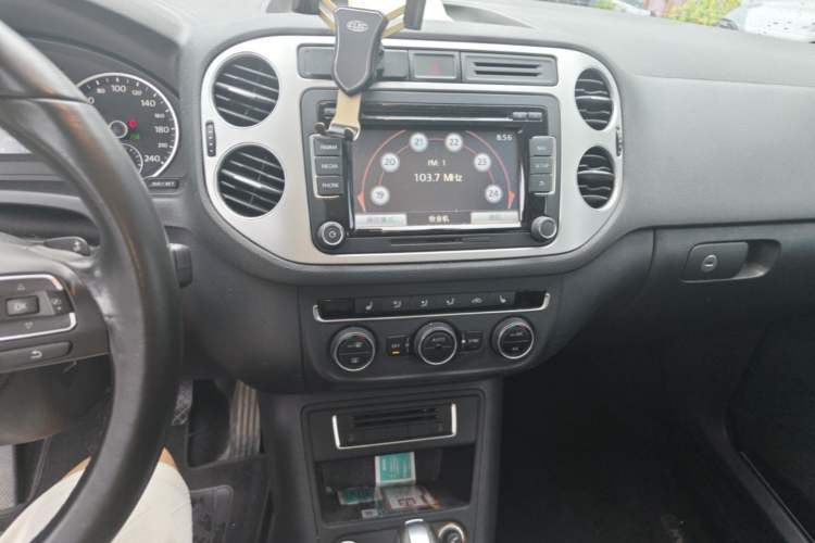 Used Volkswagen Tiguan 2015 1.8TSI Automatic Two-Wheel Drive Luxury Model Audio And AC Panel