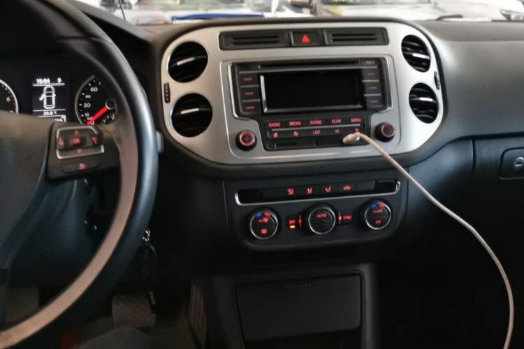 Used Volkswagen Tiguan 2015 1.8TSI Automatic Two-Wheel Drive Comfort Edition Audio And AC Panel