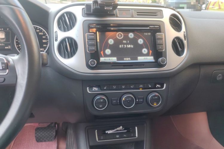 Used Volkswagen Tiguan 2015 2.0 TSI Automatic All-Wheel Drive Flagship Edition Audio And AC Panel