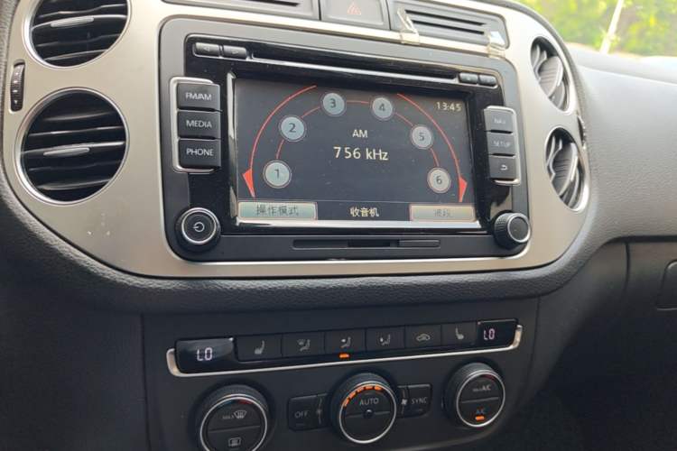Used Volkswagen Tiguan 2015 1.8TSI Automatic Two-Wheel Drive Luxury Model Audio And AC Panel