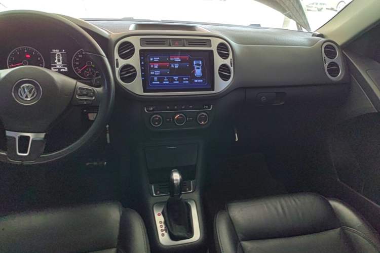 Used Volkswagen Tiguan 2015 1.8TSI Automatic Two-Wheel Drive Comfort Edition Audio And AC Panel
