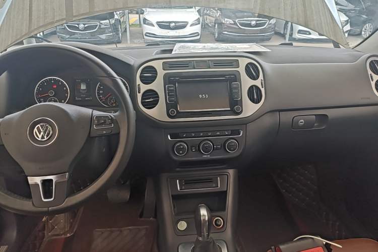 Used Volkswagen Tiguan 2015 1.8TSI Automatic Two-Wheel Drive Luxury Model Audio And AC Panel