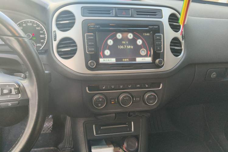 Used Volkswagen Tiguan 2015 1.8TSI Automatic Two-Wheel Drive Luxury Model Audio And AC Panel