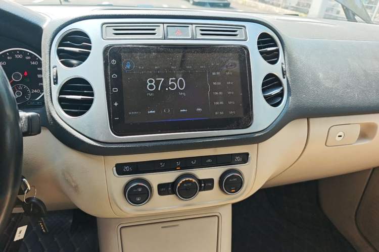 Used Volkswagen Tiguan 2015 1.8TSI Automatic Two-Wheel Drive Comfort Edition Audio And AC Panel