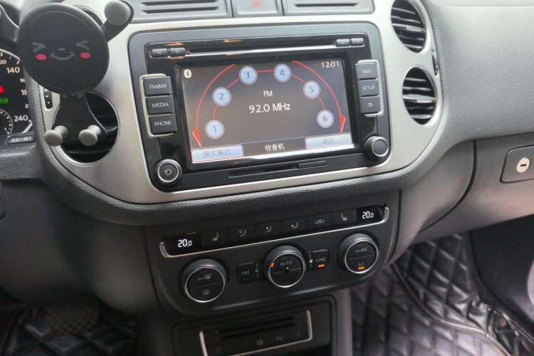 Used Volkswagen Tiguan 2015 2.0 TSI Automatic All-Wheel Drive Flagship Edition Audio And AC Panel