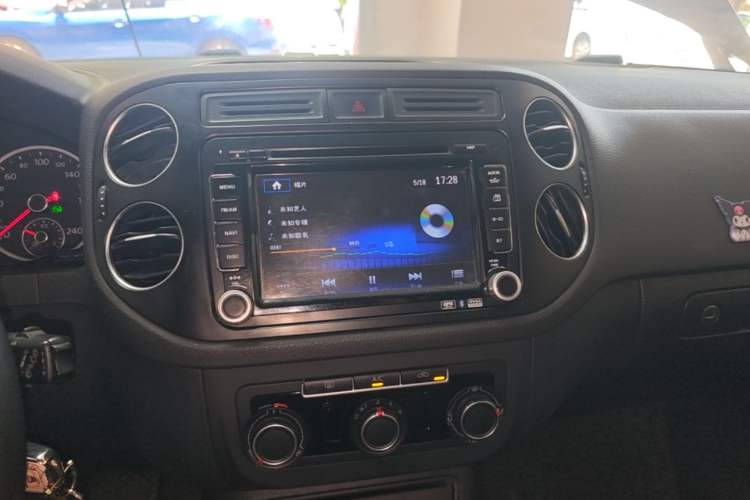 Used Volkswagen Tiguan 2015 1.8TSI Automatic Two-Wheel Drive Trend Edition Audio And AC Panel