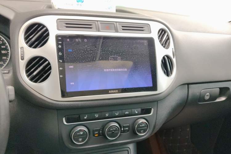 Used Volkswagen Tiguan 2015 1.8TSI Automatic All-Wheel-Drive Luxury Model Audio And AC Panel