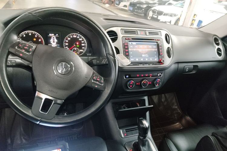 Used Volkswagen Tiguan 2015 1.8TSI Automatic Two-Wheel Drive Comfort Edition Center Console