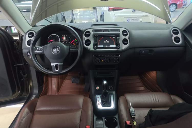 Used Volkswagen Tiguan 2015 1.8TSI Automatic All-Wheel-Drive Luxury Model Center Console