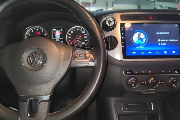 Used Volkswagen Tiguan 2015 1.8TSI Automatic Two-Wheel Drive Luxury Model Center Console