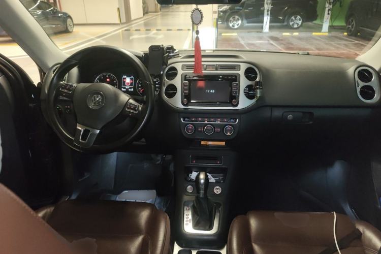 Used Volkswagen Tiguan 2015 1.8TSI Automatic Two-Wheel Drive Luxury Model Center Console