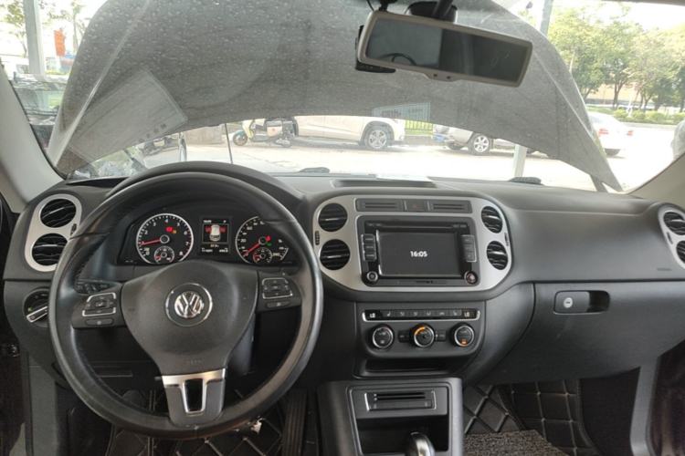Used Volkswagen Tiguan 2015 1.8TSI Automatic Two-Wheel Drive Luxury Model Center Console