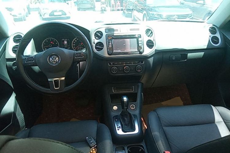 Used Volkswagen Tiguan 2015 2.0 TSI Automatic All-Wheel Drive Luxury Edition Center Console