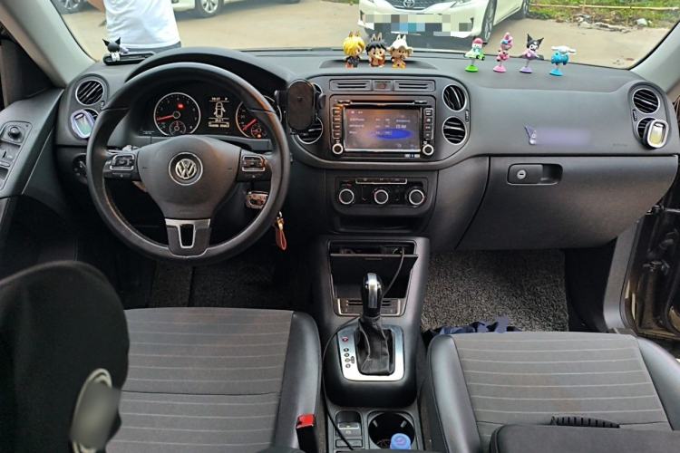 Used Volkswagen Tiguan 2015 1.8TSI Automatic Two-Wheel Drive Trend Edition Center Console