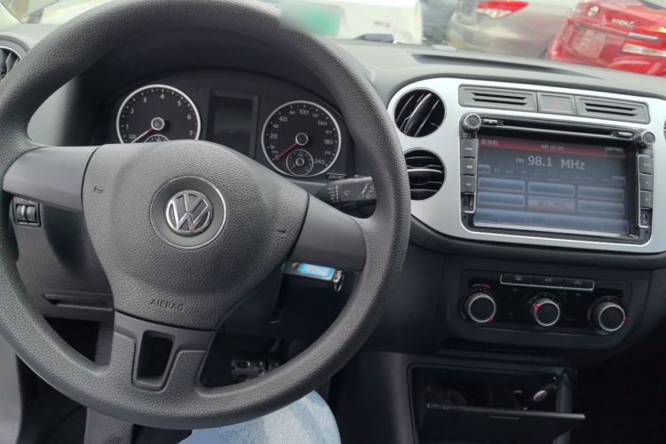 Used Volkswagen Tiguan 2015 1.8TSI Automatic Two-Wheel Drive Trend Edition Center Console