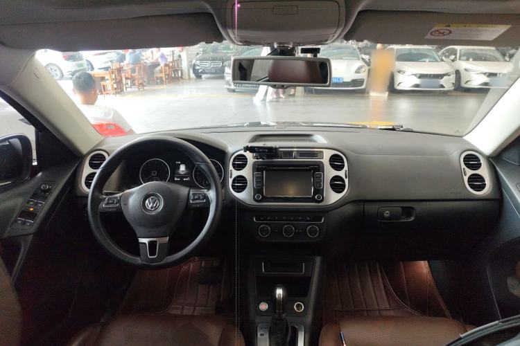 Used Volkswagen Tiguan 2015 2.0 TSI Automatic All-Wheel Drive Luxury Edition Center Console