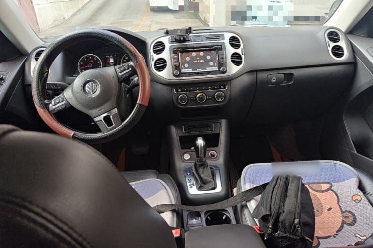 Used Volkswagen Tiguan 2015 1.8TSI Automatic All-Wheel-Drive Luxury Model Center Console