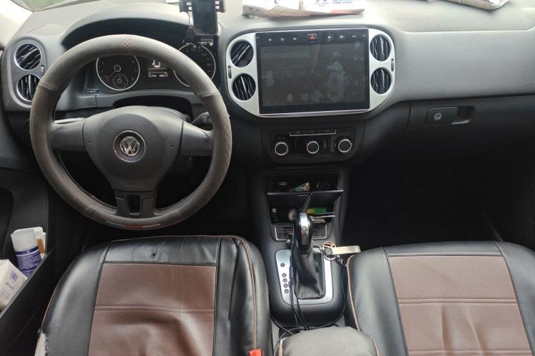 Used Volkswagen Tiguan 2015 1.8TSI Automatic Two-Wheel Drive Trend Edition Center Console