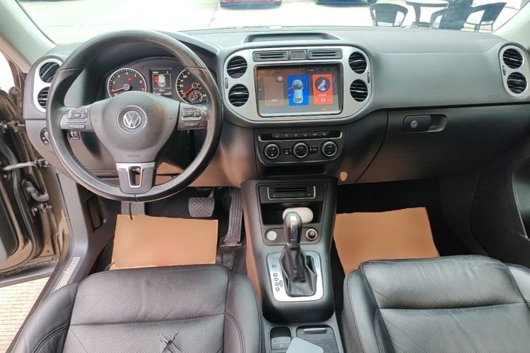 Used Volkswagen Tiguan 2015 2.0 TSI Automatic All-Wheel Drive Luxury Edition Center Console