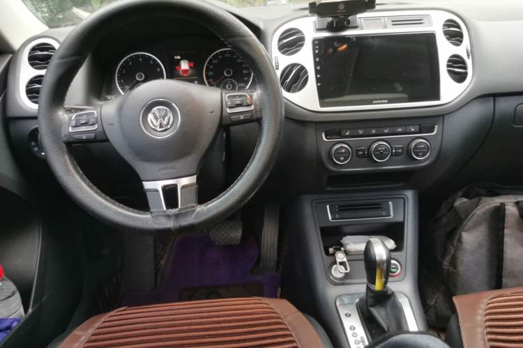 Used Volkswagen Tiguan 2015 1.8TSI Automatic All-Wheel-Drive Luxury Model Center Console