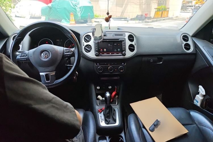 Used Volkswagen Tiguan 2015 1.8TSI Automatic Two-Wheel Drive Comfort Edition Center Console