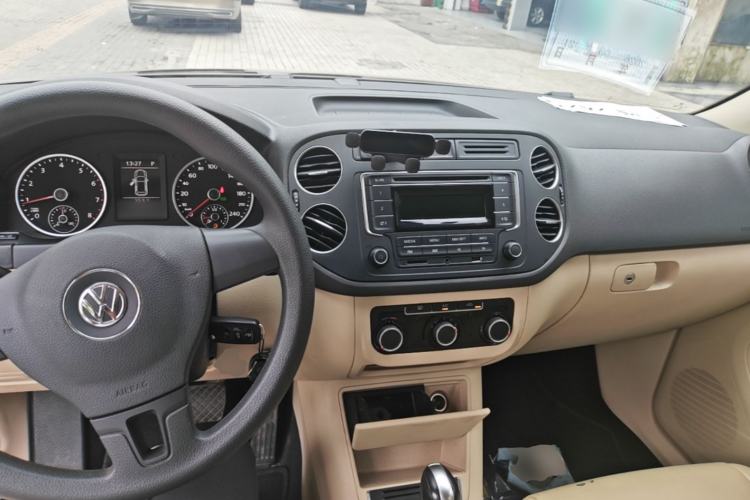 Used Volkswagen Tiguan 2015 1.8TSI Automatic Two-Wheel Drive Trend Edition Center Console