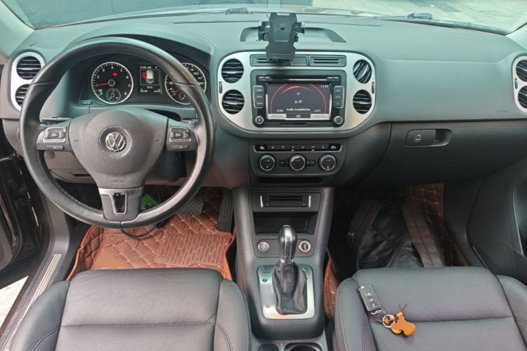 Used Volkswagen Tiguan 2015 2.0 TSI Automatic All-Wheel Drive Luxury Edition Center Console
