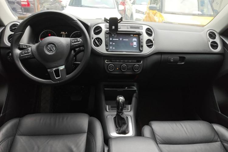 Used Volkswagen Tiguan 2015 1.8TSI Automatic Two-Wheel Drive Comfort Edition Center Console