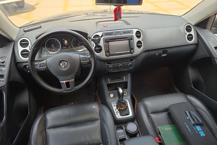 Used Volkswagen Tiguan 2015 1.8TSI Automatic All-Wheel-Drive Luxury Model Center Console