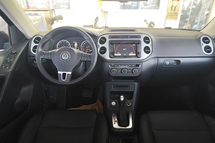 Used Volkswagen Tiguan 2015 1.8TSI Automatic Two-Wheel Drive Luxury Model Center Console