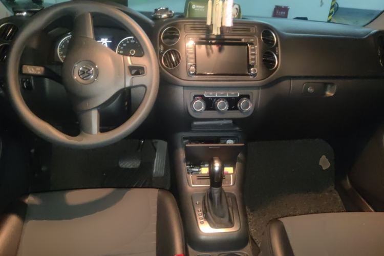 Used Volkswagen Tiguan 2015 1.8TSI Automatic Two-Wheel Drive Comfort Edition Center Console