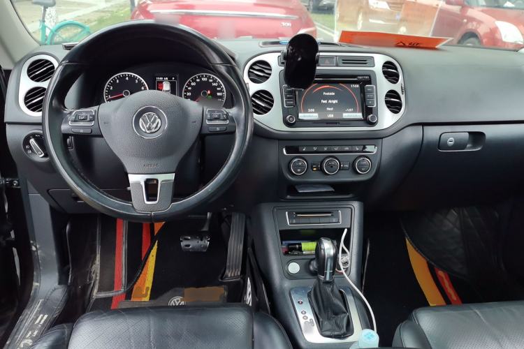 Used Volkswagen Tiguan 2015 1.8TSI Automatic Two-Wheel Drive Luxury Model Center Console