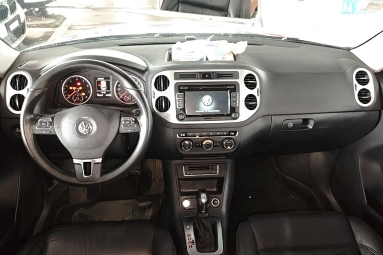Used Volkswagen Tiguan 2015 1.8TSI Automatic Two-Wheel Drive Luxury Model Center Console