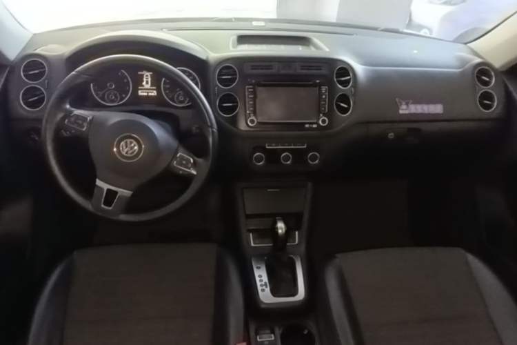 Used Volkswagen Tiguan 2015 1.8TSI Automatic Two-Wheel Drive Trend Edition Center Console