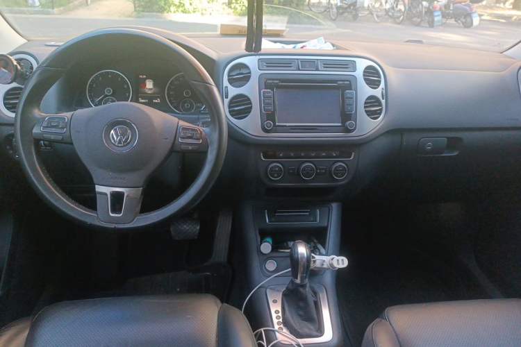 Used Volkswagen Tiguan 2015 1.8TSI Automatic Two-Wheel Drive Comfort Edition Center Console
