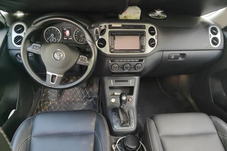 Used Volkswagen Tiguan 2015 1.8TSI Automatic Two-Wheel Drive Luxury Model Center Console