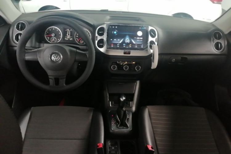 Used Volkswagen Tiguan 2015 1.8TSI Automatic Two-Wheel Drive Trend Edition Center Console