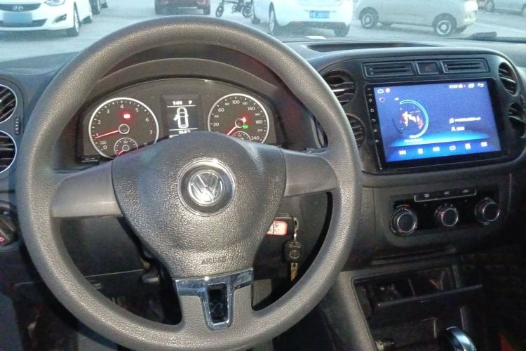 Used Volkswagen Tiguan 2015 1.8TSI Automatic Two-Wheel Drive Trend Edition Center Console