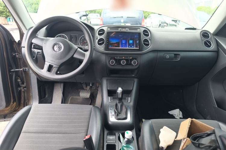 Used Volkswagen Tiguan 2015 1.8TSI Automatic Two-Wheel Drive Trend Edition Center Console