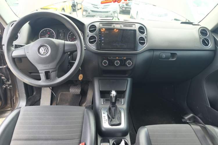 Used Volkswagen Tiguan 2015 1.8TSI Automatic Two-Wheel Drive Trend Edition Center Console