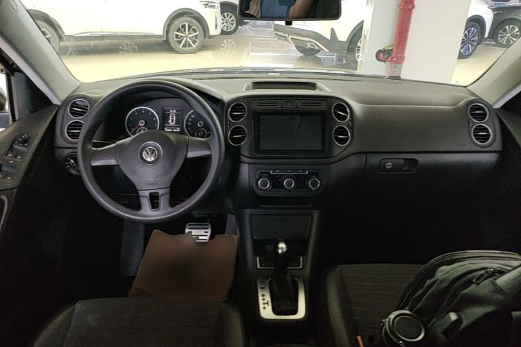 Used Volkswagen Tiguan 2015 1.8TSI Automatic Two-Wheel Drive Trend Edition Center Console
