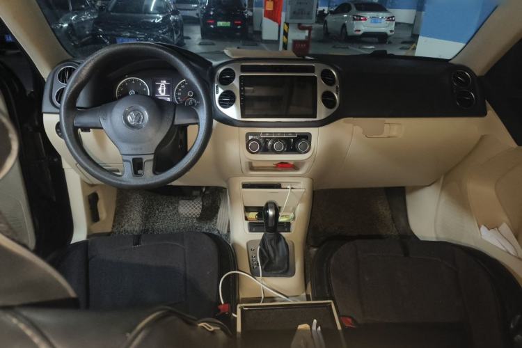 Used Volkswagen Tiguan 2015 1.8TSI Automatic Two-Wheel Drive Trend Edition Center Console