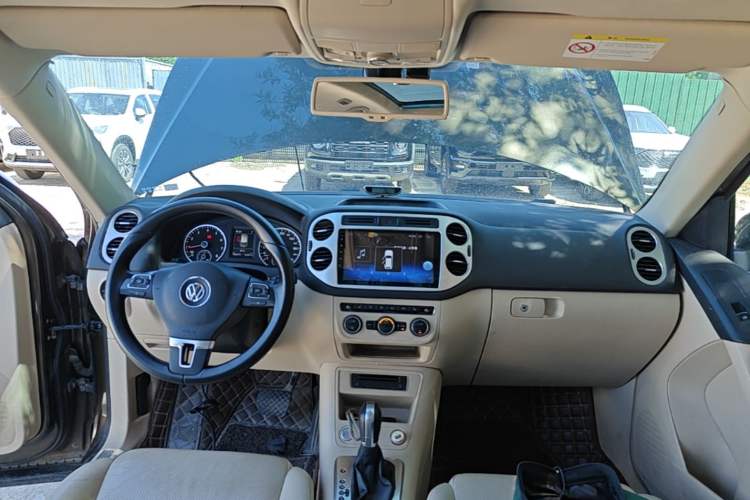 Used Volkswagen Tiguan 2015 1.8TSI Automatic Two-Wheel Drive Luxury Model Center Console